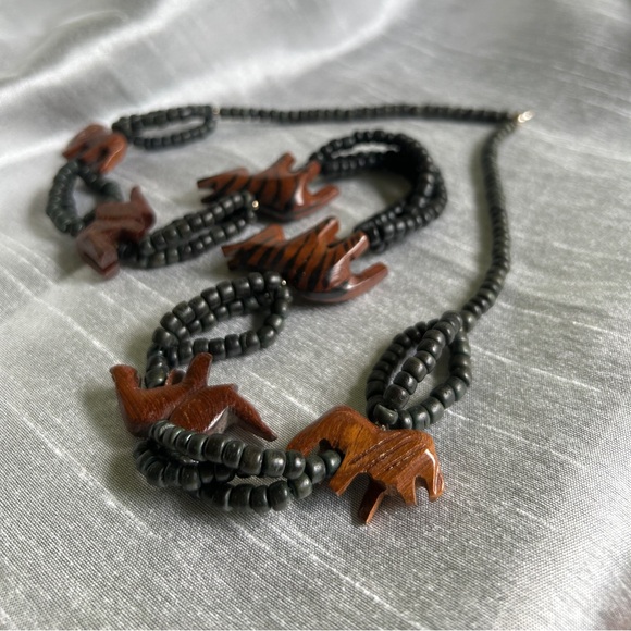 Wooden Animal Beaded Necklace - Picture 2 of 3